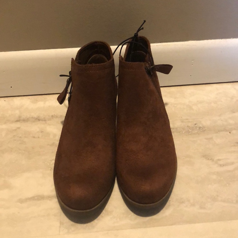 NWT ARIZONA booties